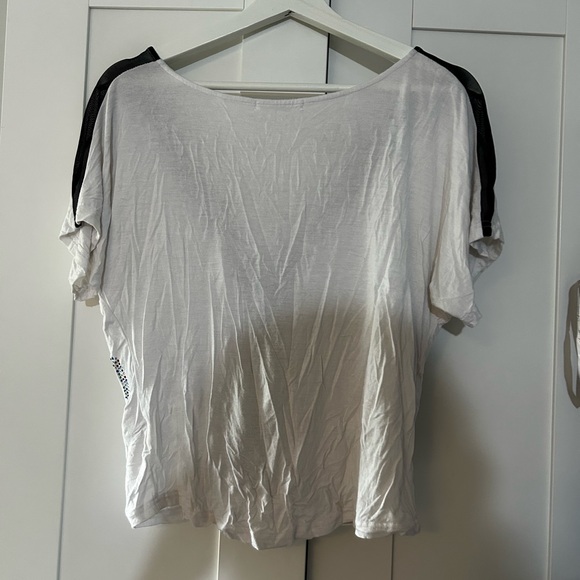 π Oh my Julian white top with blue and green design - Picture 3 of 3